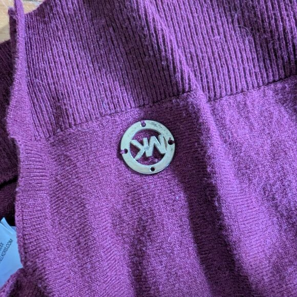 Thin and cozy MK pull - Picture 2 of 4